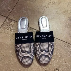 Givenchy- Flat Mule